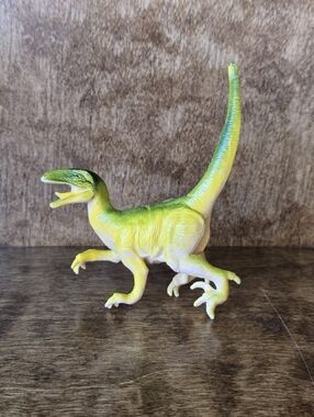 Vintage 1999 Toy Major Velociraptor Dinosaur Molded Mini Figure Plastic Toy
